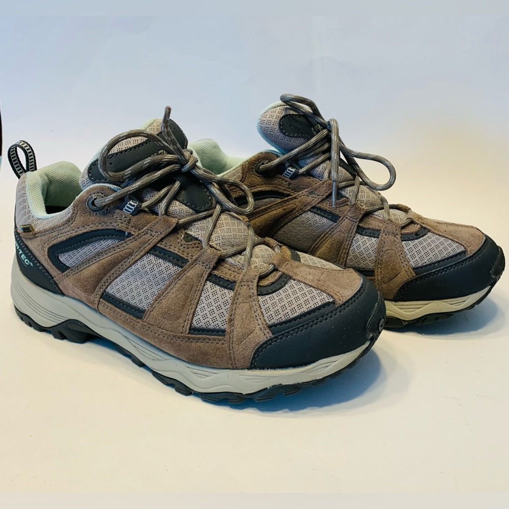 Hi-Tech Perpetua women’s suede leather waterproof hiking shoes. Size 8 1/2.